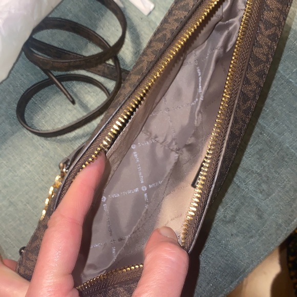 Michael Kors NYC license plate crossbody NWT - Picture 9 of 12